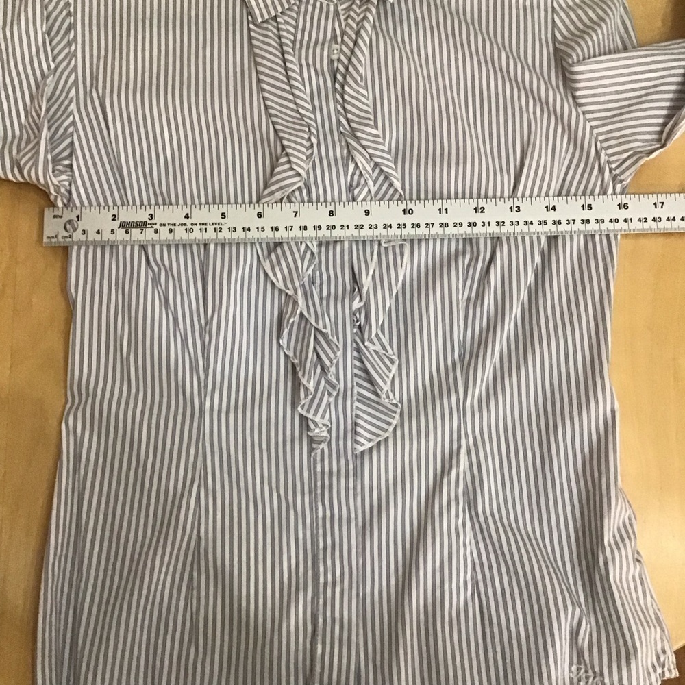 2/40$TOMMY Hilfiger cute dress blouse flutter detail button up blue white formal - Picture 5 of 9